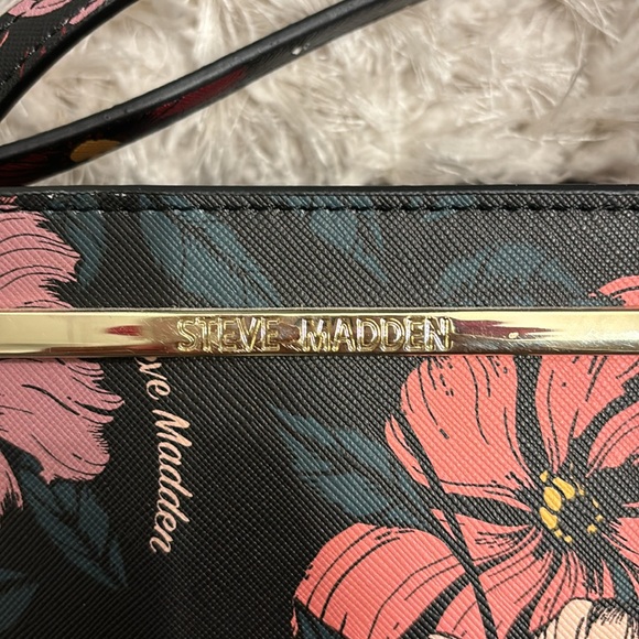 Steve Madden Crossbody - Picture 3 of 6